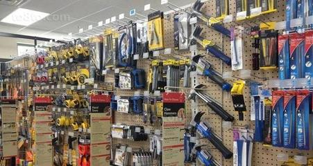 同學(xué)經(jīng)營(yíng)五金店好幾年了,一年的凈收入40萬(wàn)左右,現(xiàn)在房車(chē)都買(mǎi)了